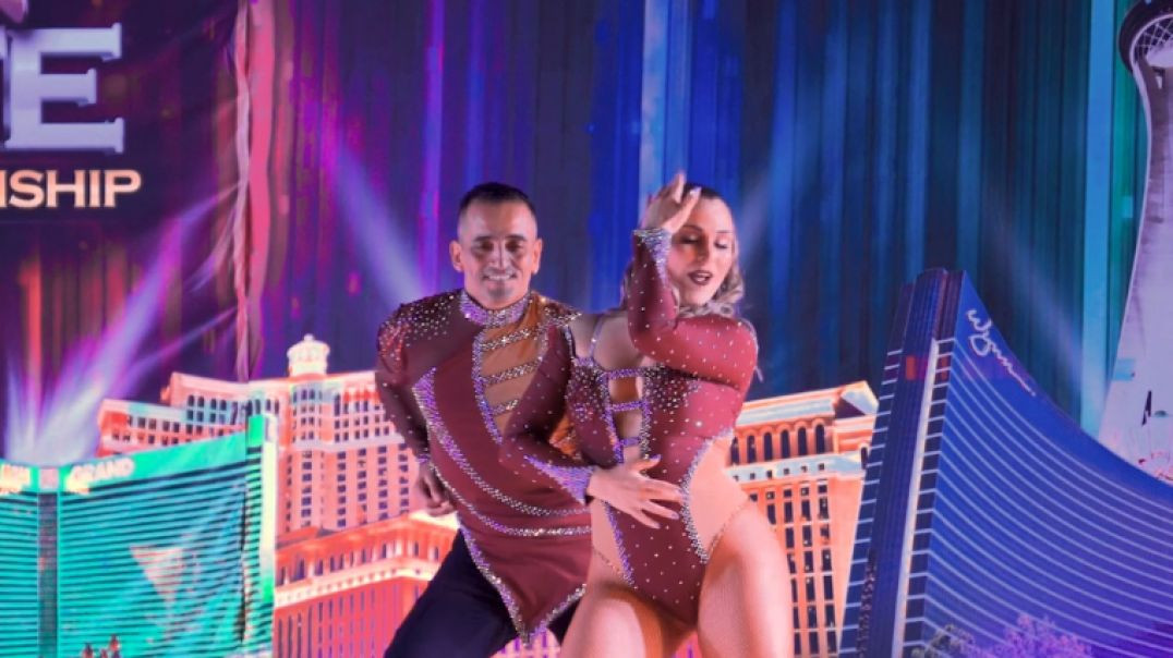 Juan Pedro Navarro and Katrina Poppel - PRO-AM LADIES INTERMEDIATE BACHATA SHOWCASE FINAL