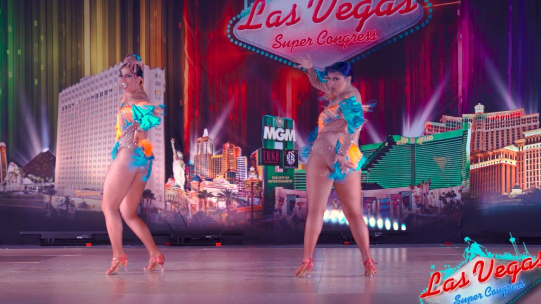 ⁣Alexa and Kayla ⁣Sunday Show