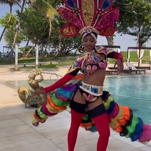 La sandunguera de cuba moviendo las caderas a lo cubano 